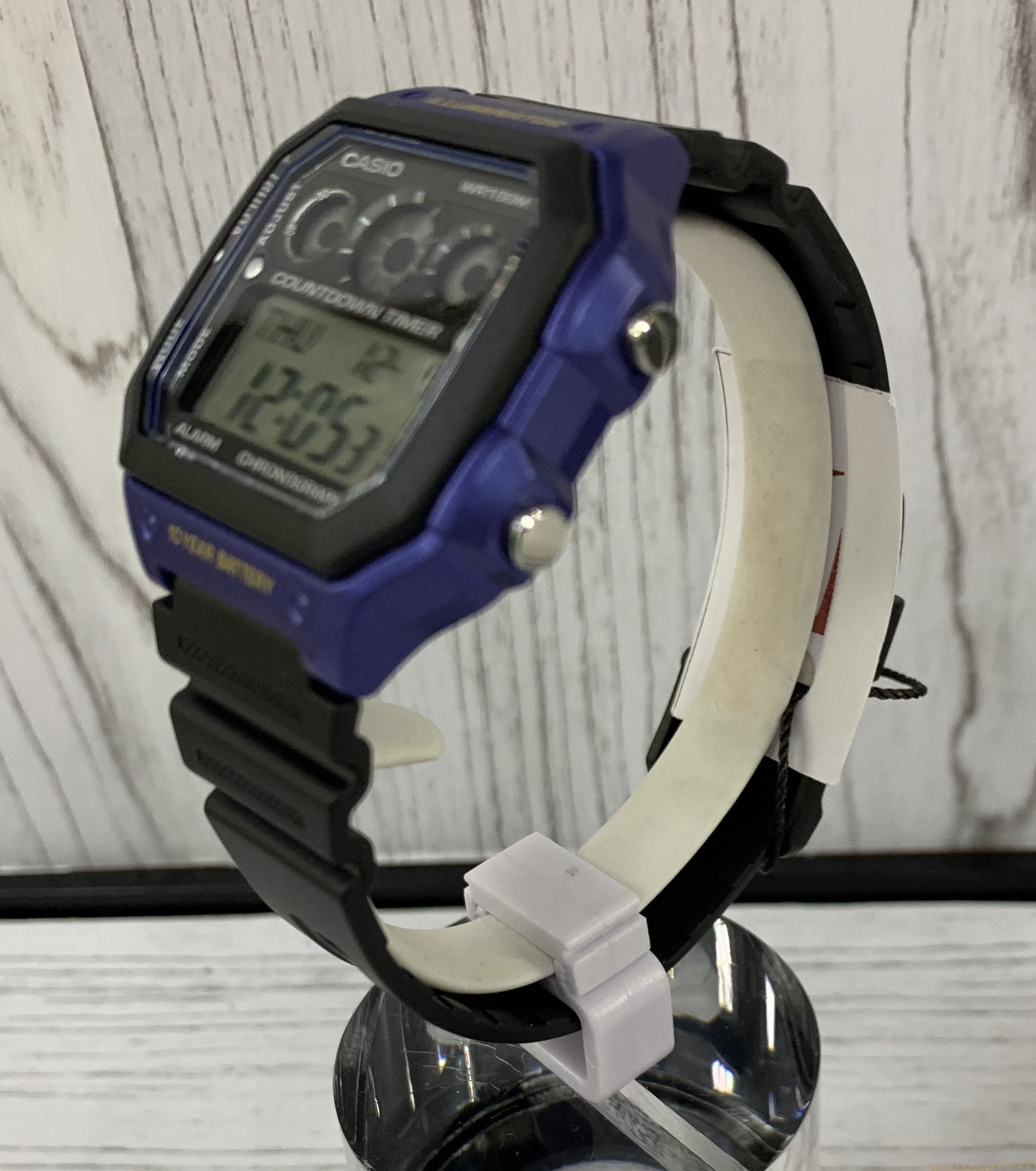 Casio AE-1300WH-2A