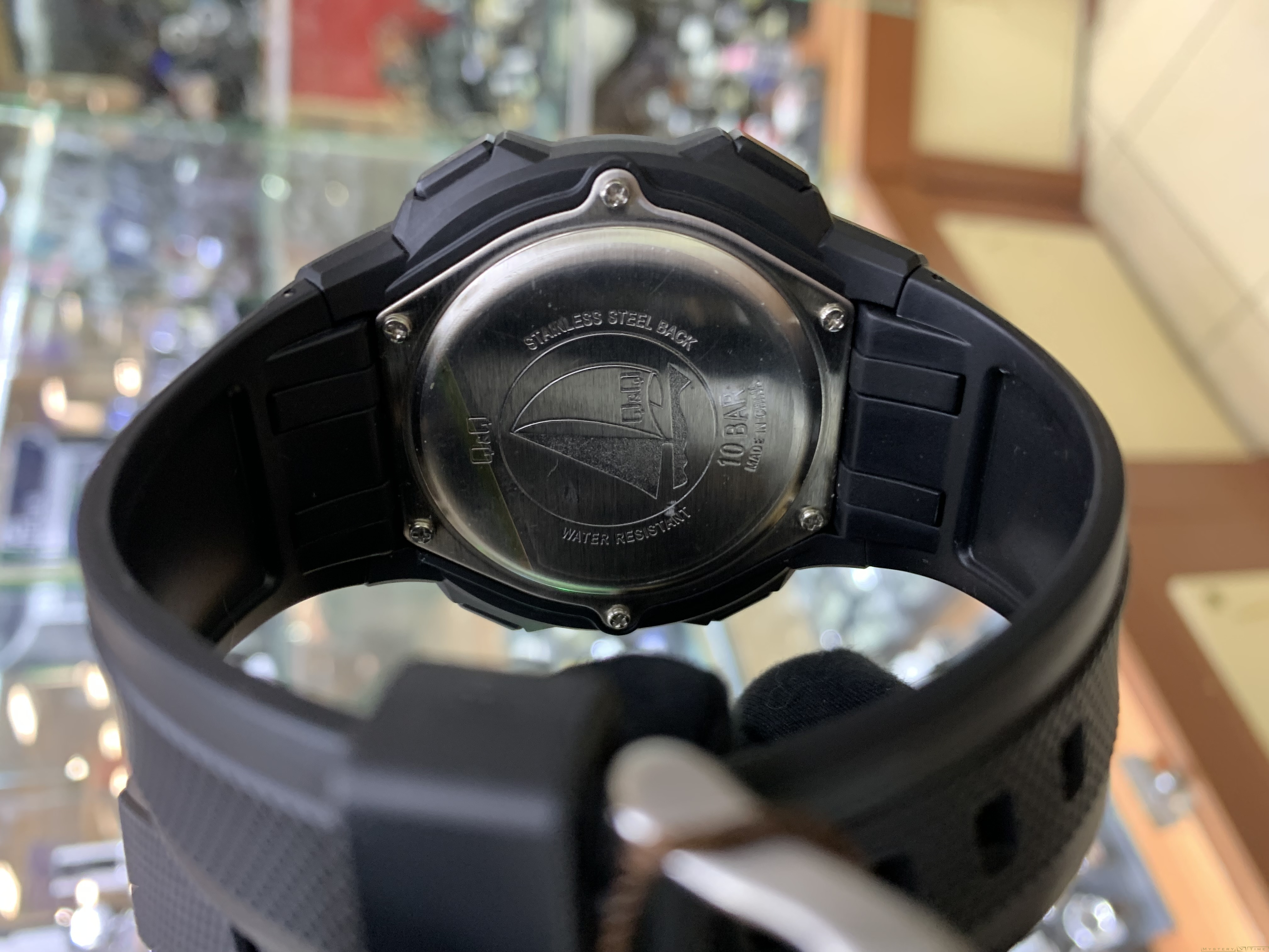 Q&Q M145J002Y