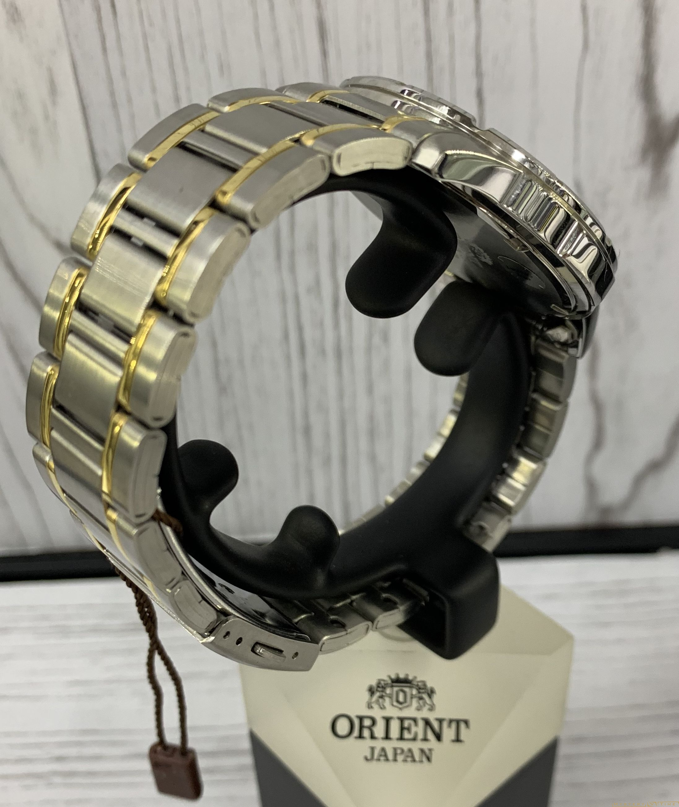 Orient UNE9004W