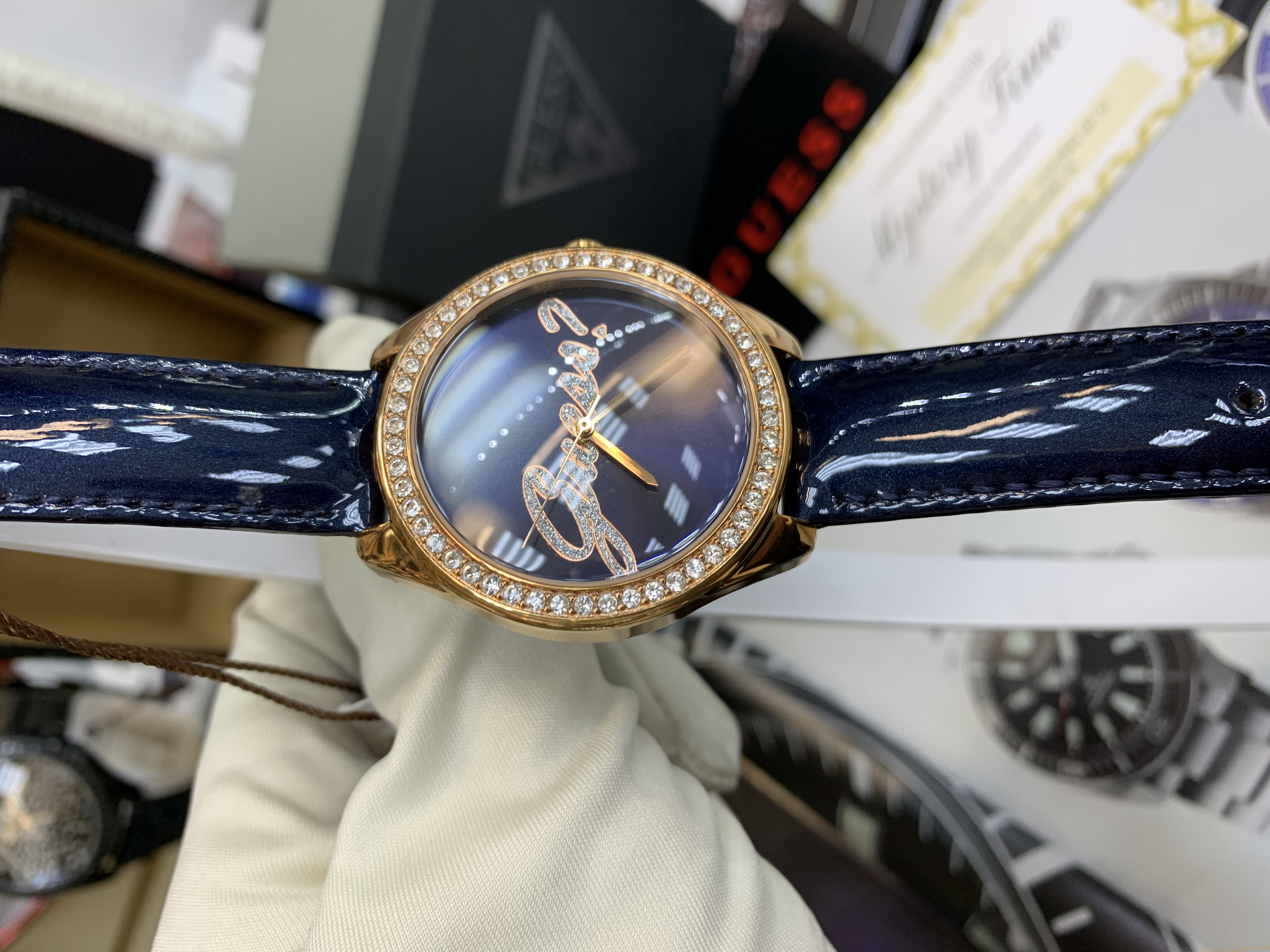 Guess W0619L2