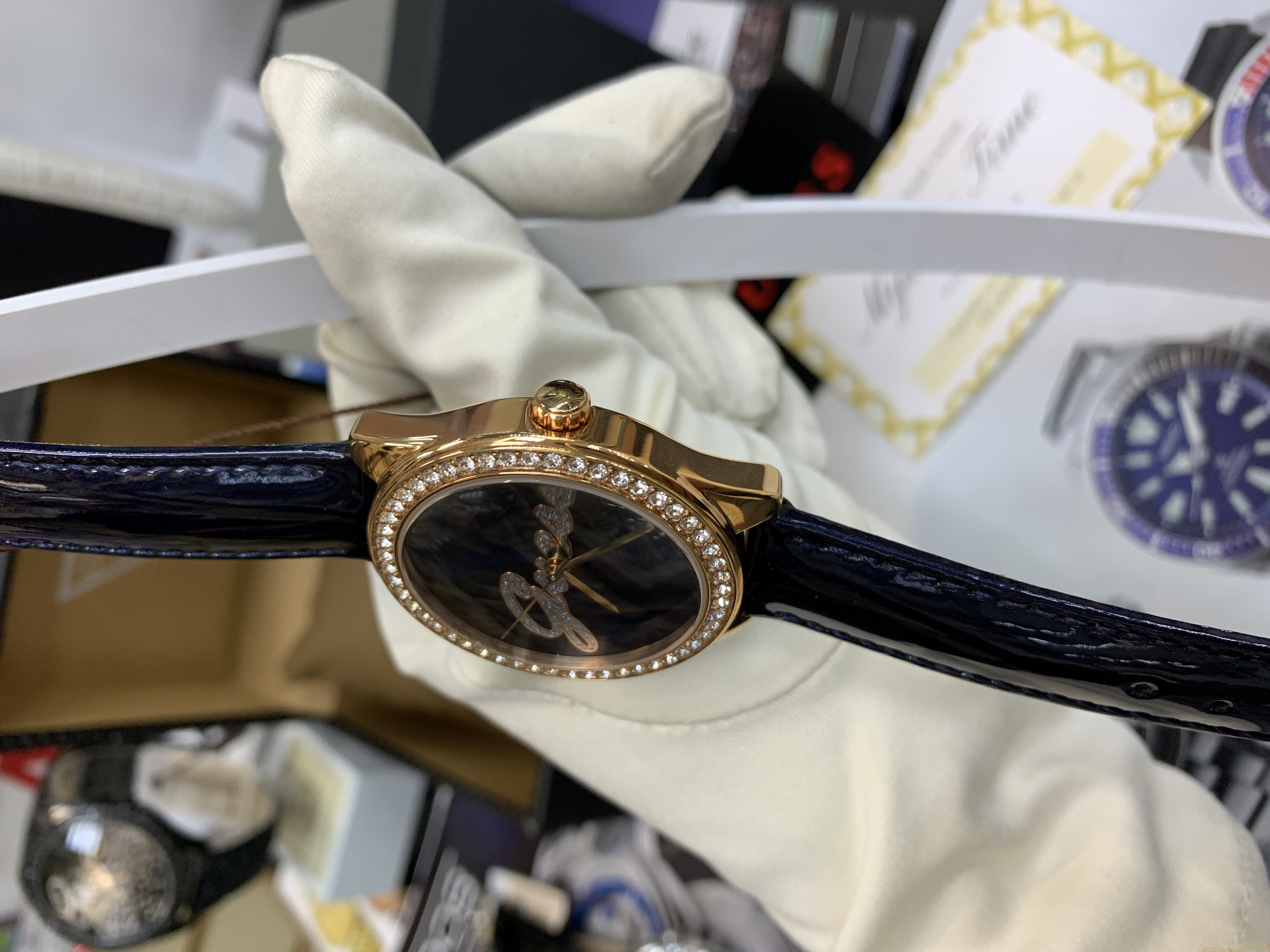 Guess W0619L2