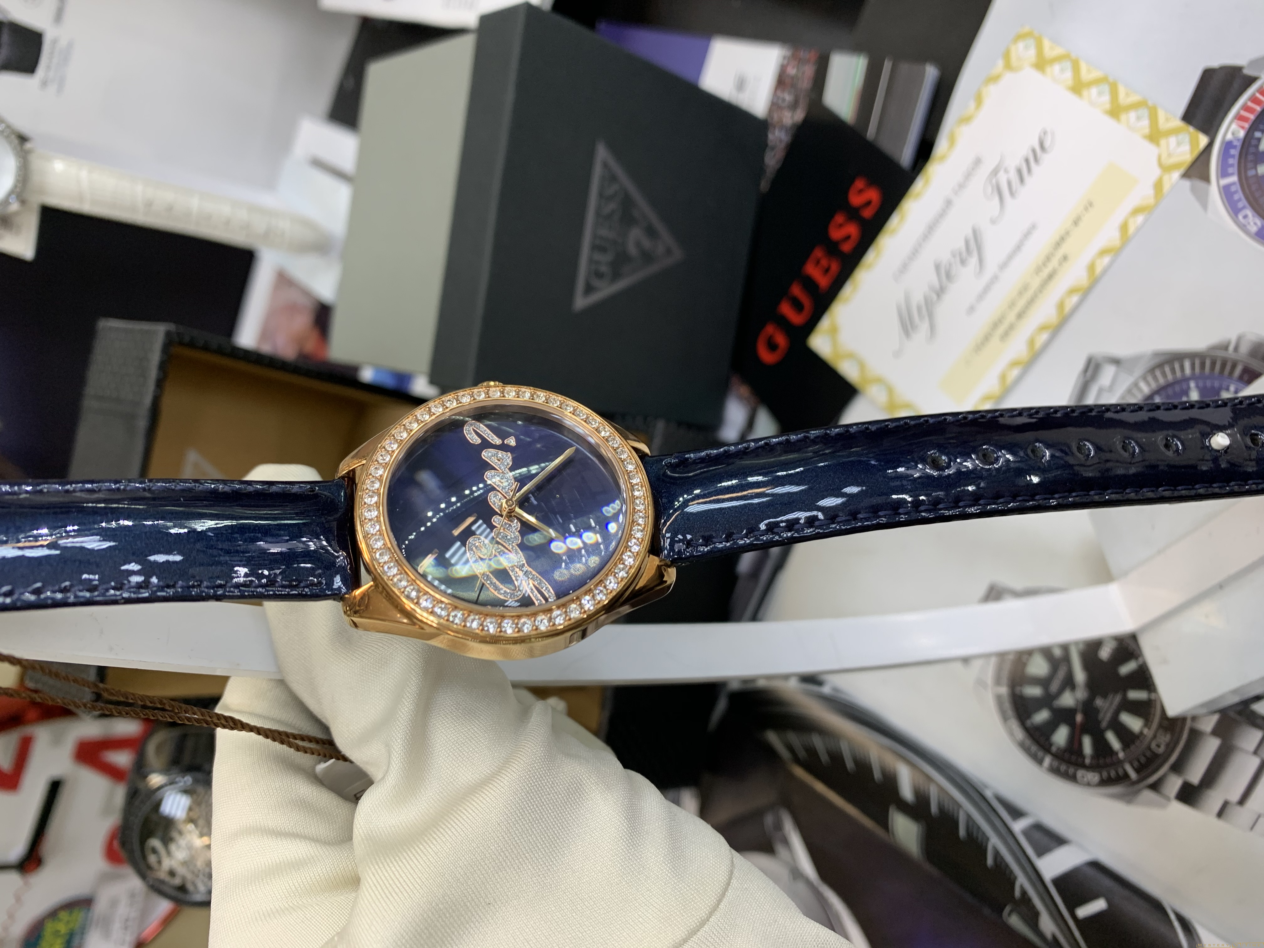 Guess W0619L2