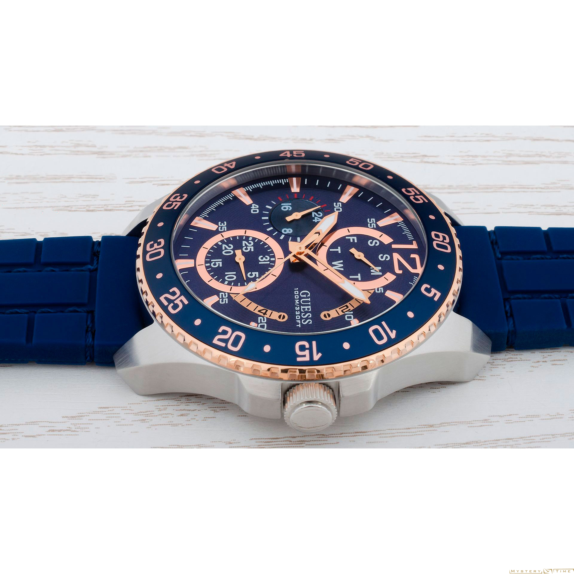 Guess W0798G2