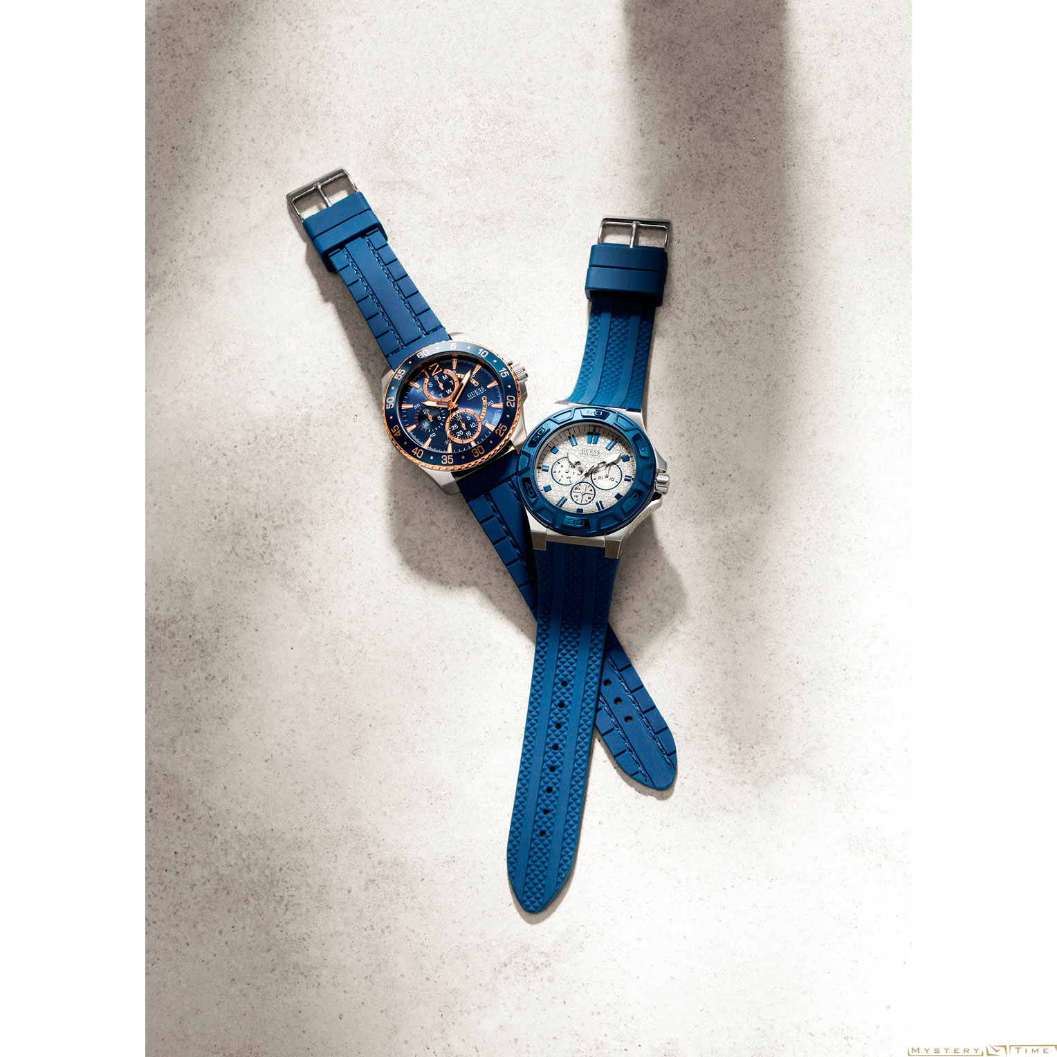 Guess W0798G2