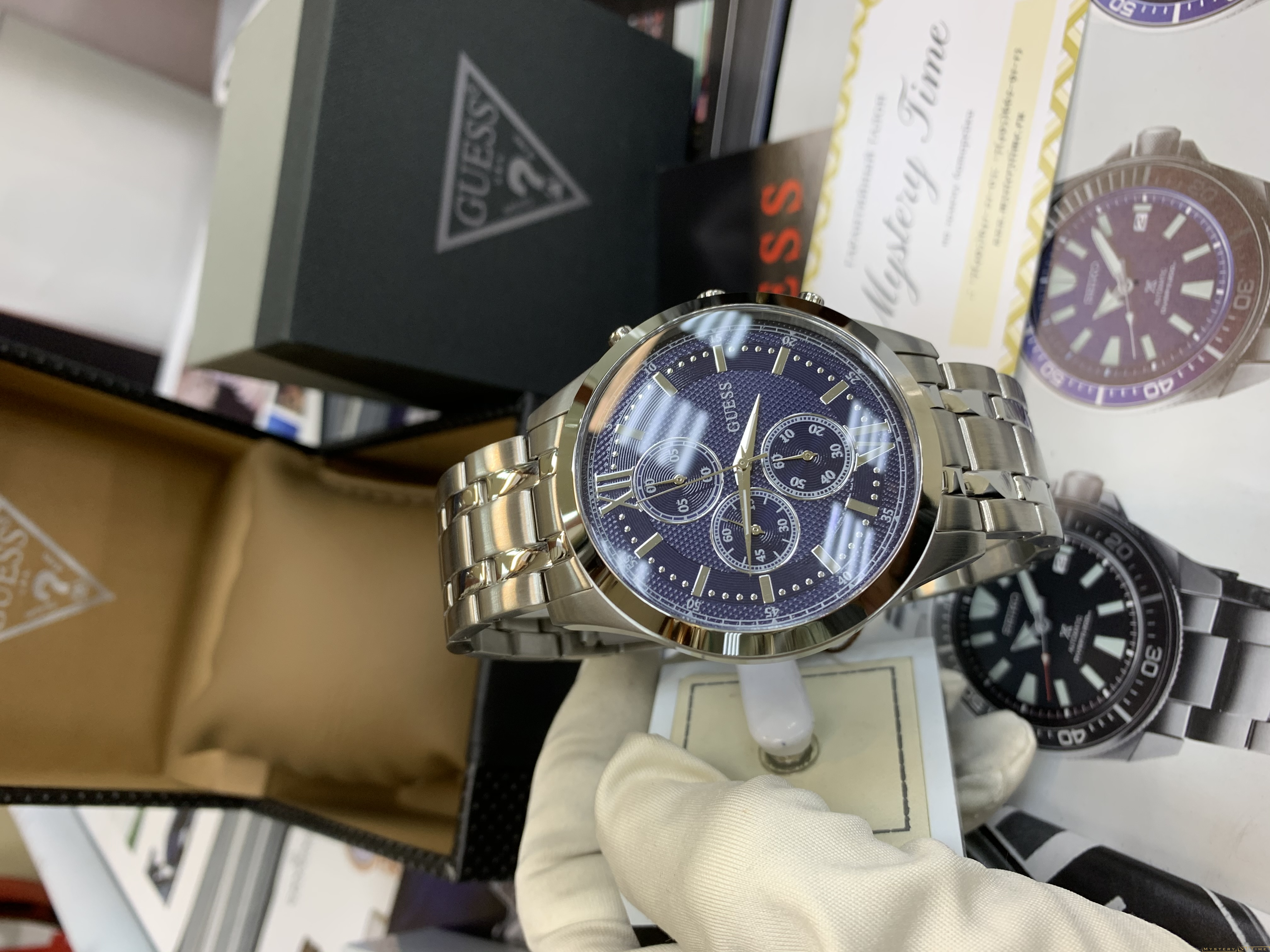 Guess W0875G1