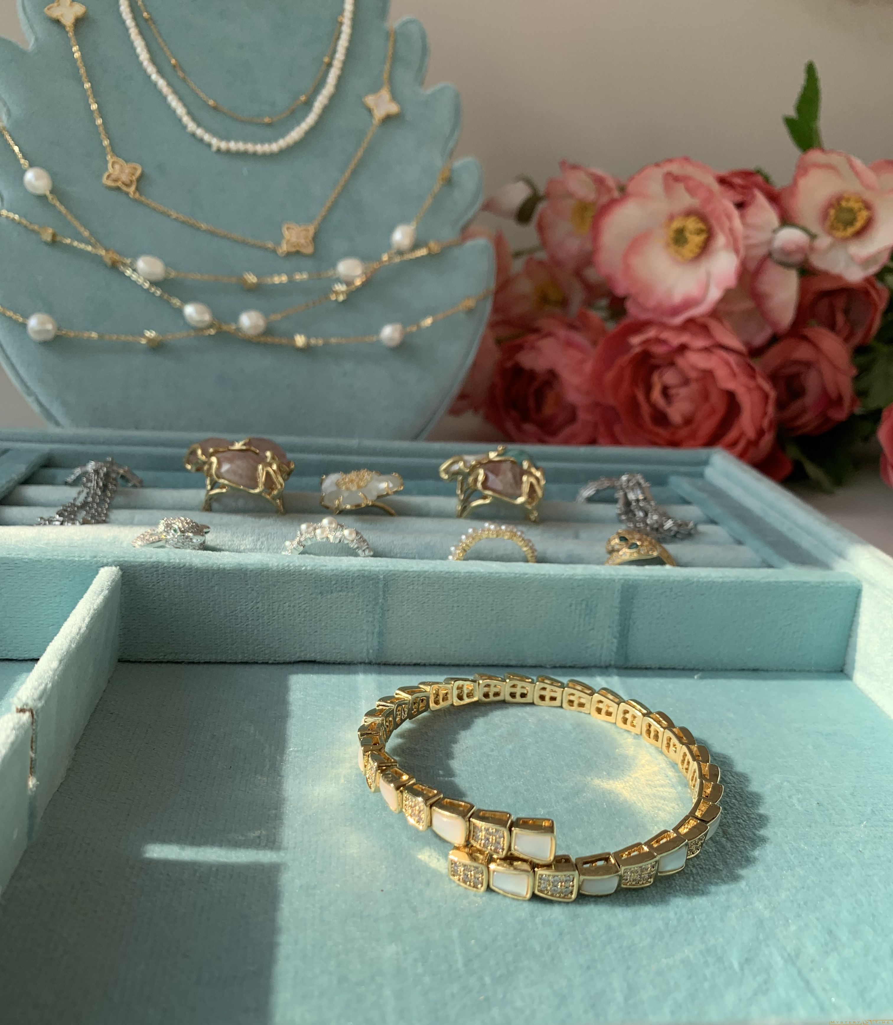 Браслет змея Bulgari с перламутром