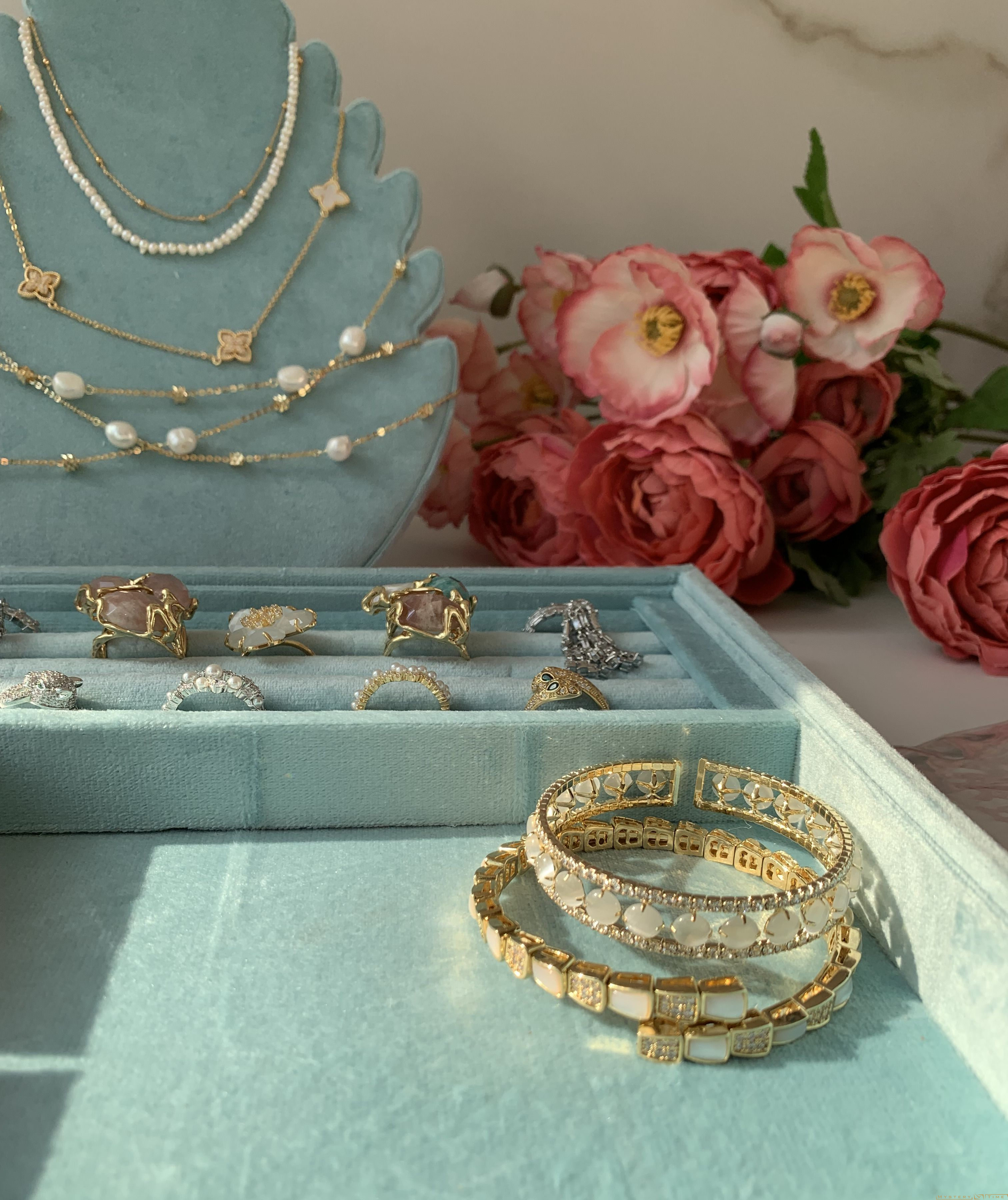 Браслет змея Bulgari с перламутром