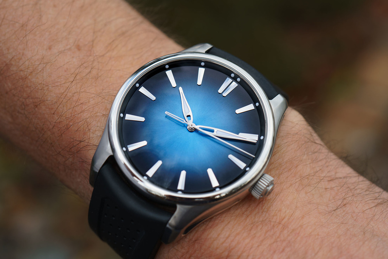 H. Moser & Cie Pioneer Center Seconds Адам Клейтон